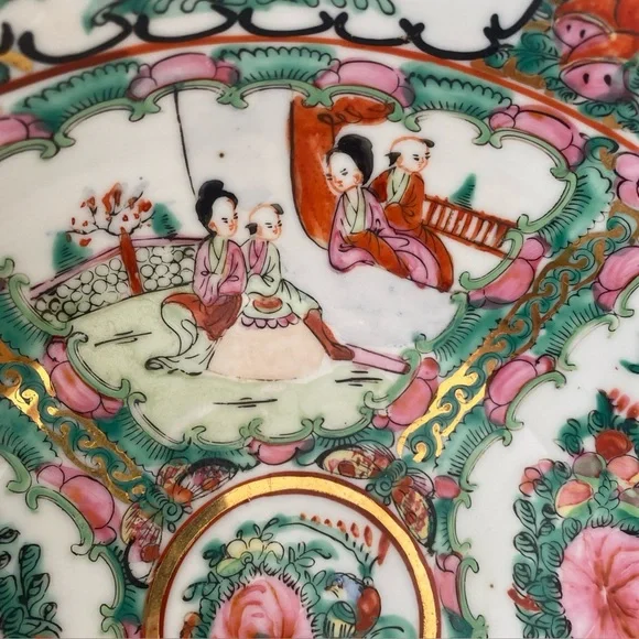 Late 20th century Rose Medallion large bowl, 9” across, Made in Japan/Hong Kong - Picture 8 of 16